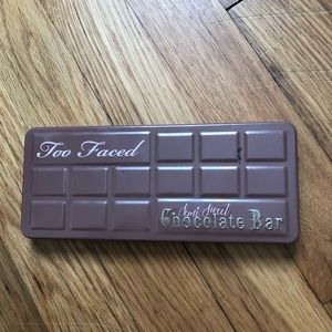 Too faced chocolate bar